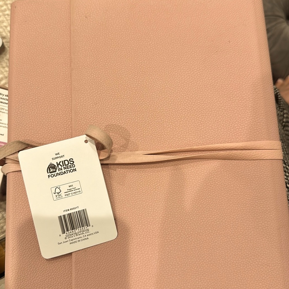 U Brands Vegan Leather 13 Pocket expanding file with wrap! 13in x 9.65in x 1.5in